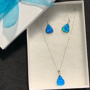 Silver and opal pendant with earrings and chain